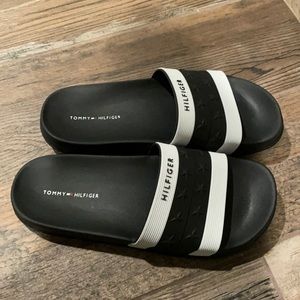 TOMMY HILFIGER SLIDES